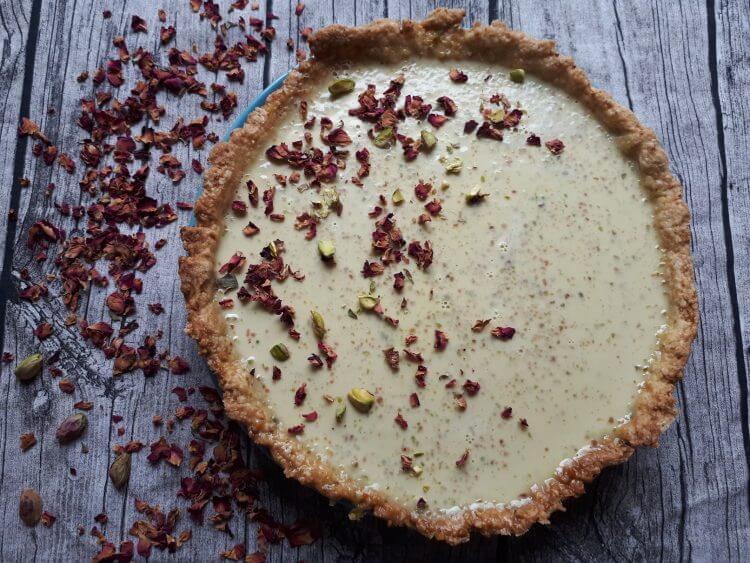 Panna Cotta Tarte mit Pistazien und Rosenwasser