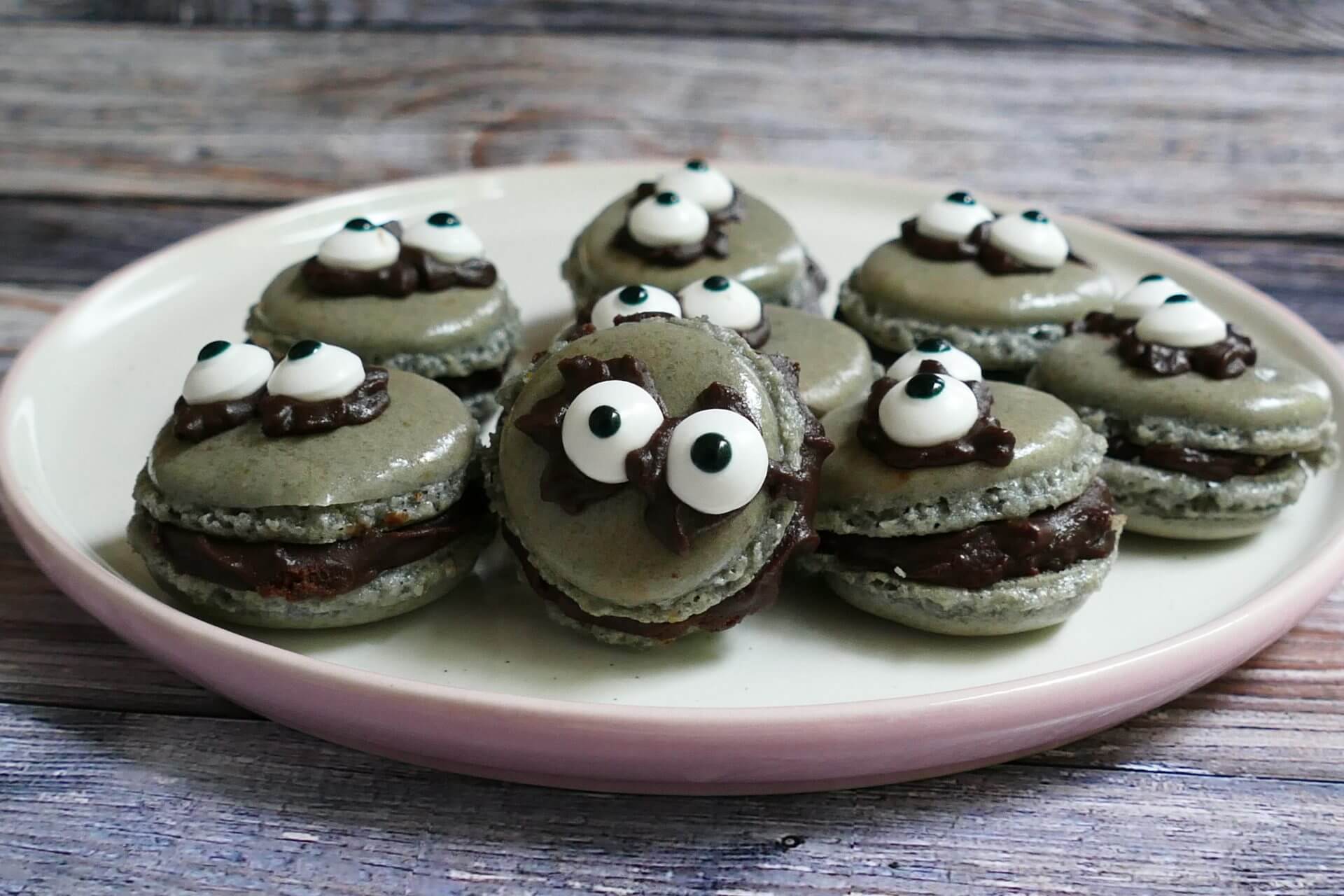 Ahhh! Monster-Macarons!!! (Ein Rezept zu Halloween, ganz ohne Kürbis)