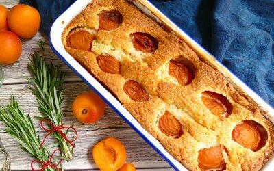 Aprikosenkuchen – Ein Sommerkuchen mit Rosmarin