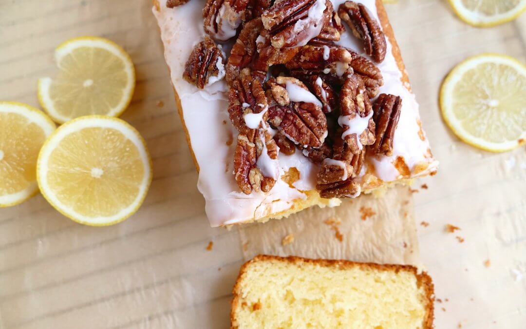 Zitronenkuchen mit Mascarpone und kandierten Pekannüssen