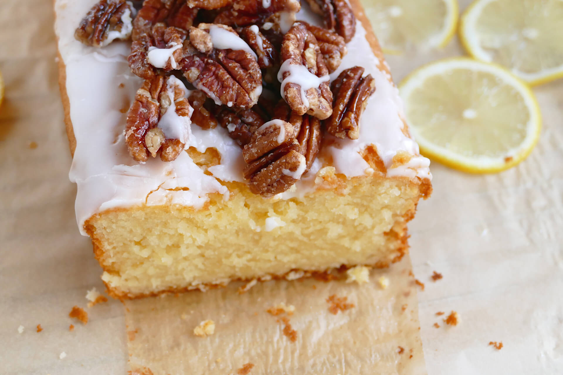 Zitronenkuchen mit Mascarpone und kandierten Pekannüssen