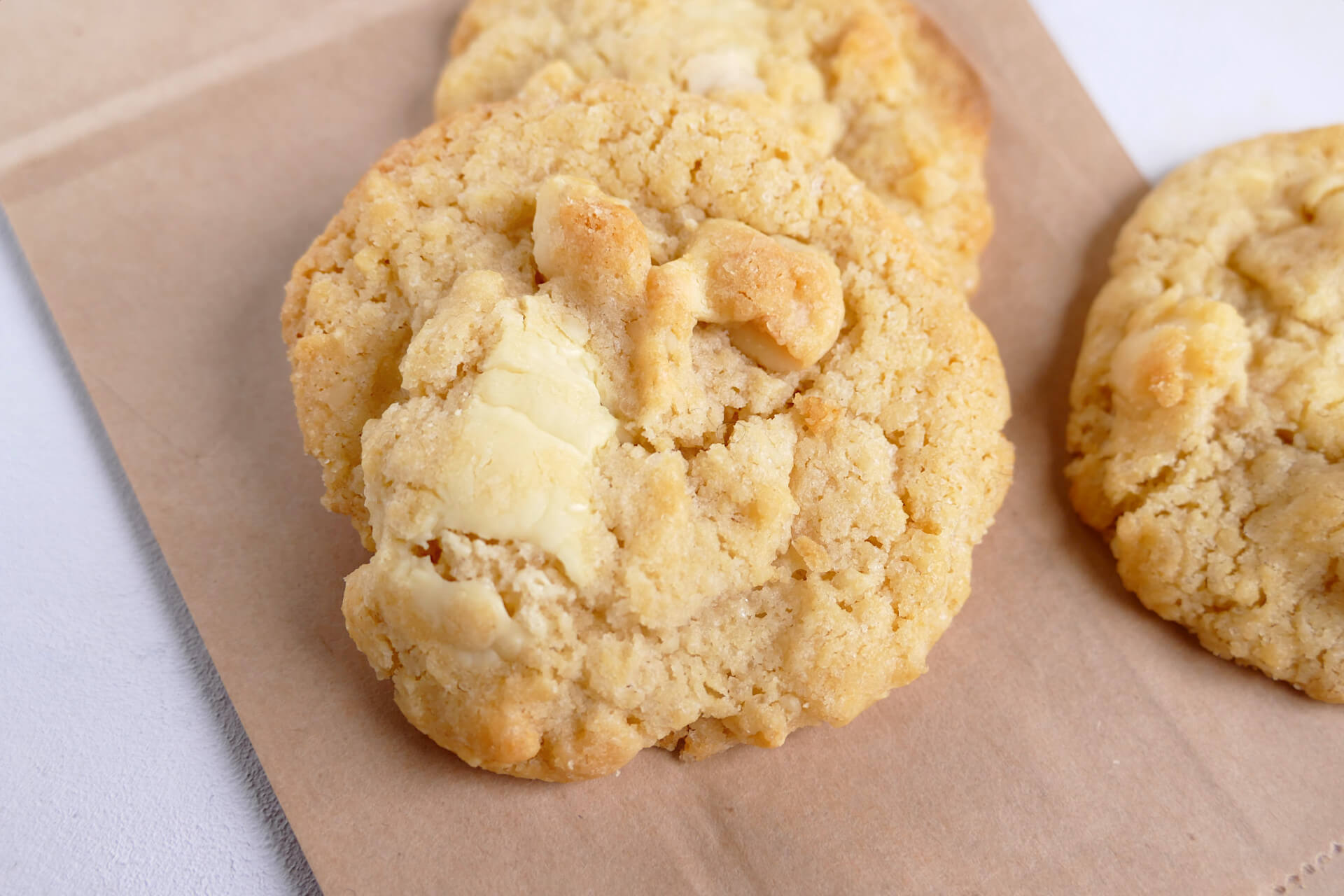 Macadamia Cookies mit weißer Schokolade - Kuchenbekenntnisse