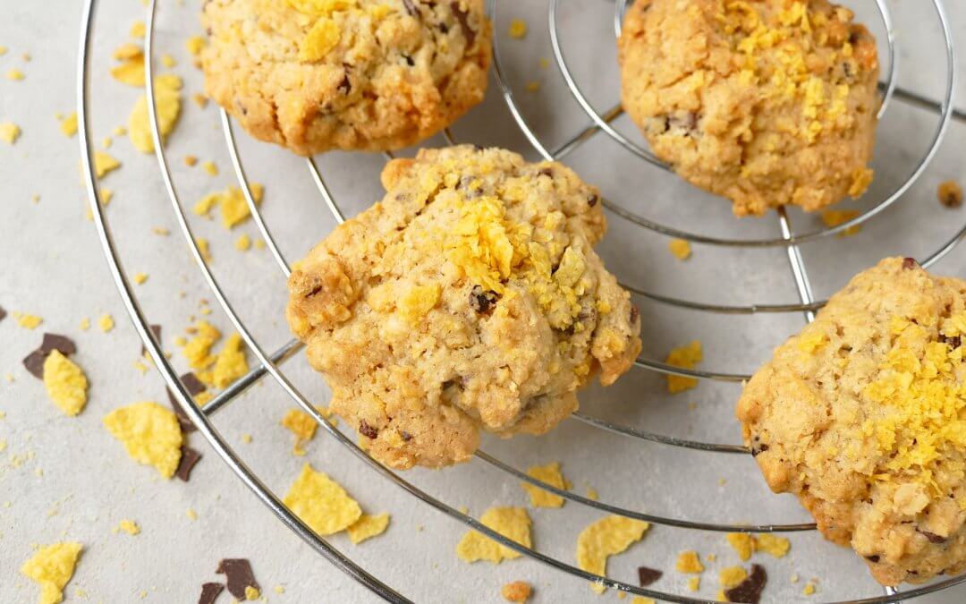 Knusper-Cookies mit Cornflakes und Kakaonibs