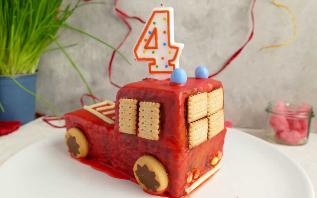 Feuerwehrauto-Kuchen für den Kindergeburtstag